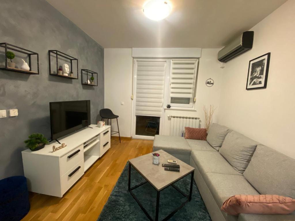 Affordable Apartments 8 ซาเกร็บ ภายนอก รูปภาพ